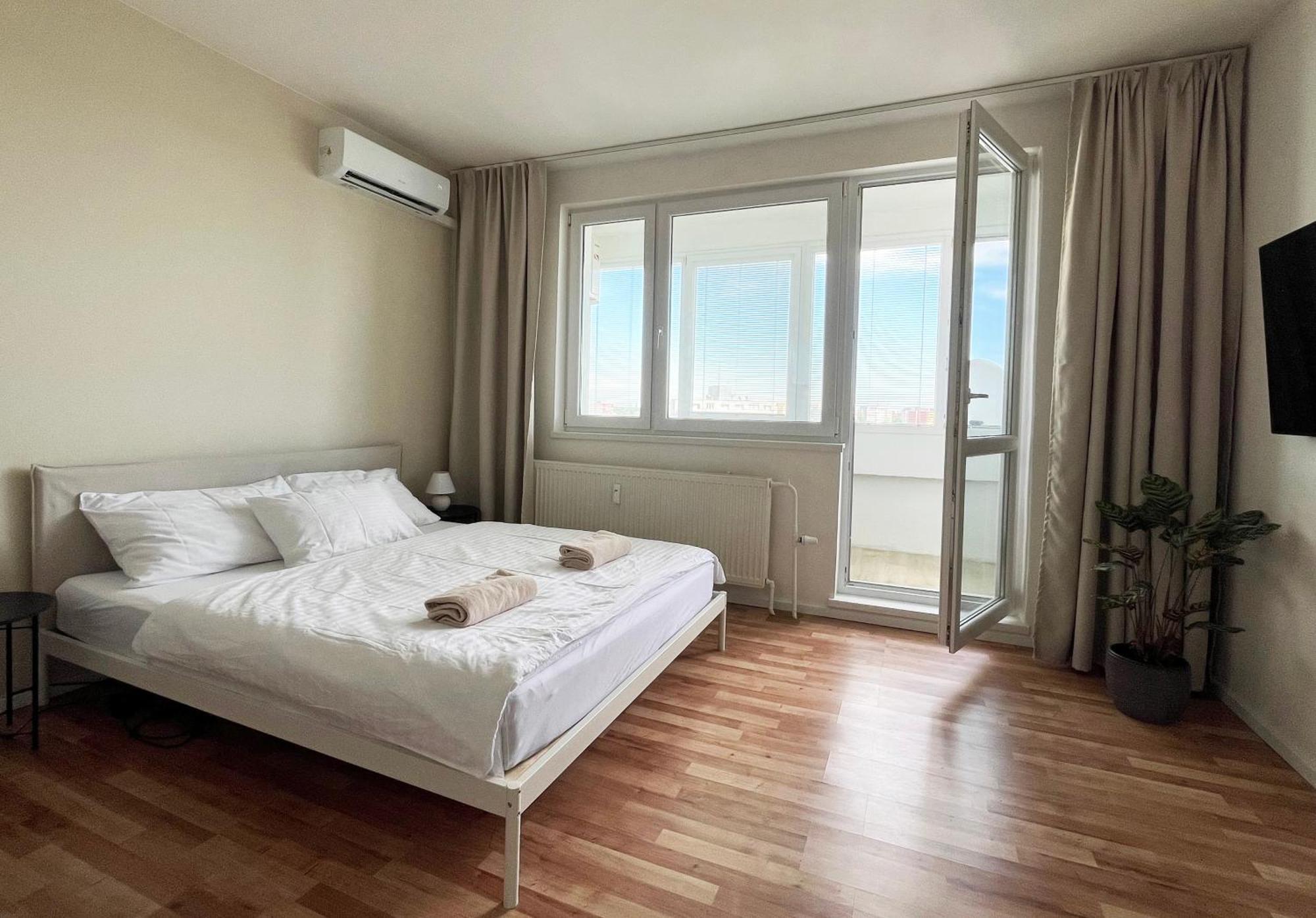 Air-Conditioned Studio, Close To City Centre & Tram Stop Bratislava Exterior foto